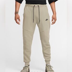 Nike Sportswear Tech Fleece Pants Joggers Light Army Black HV0959-320 Size XL